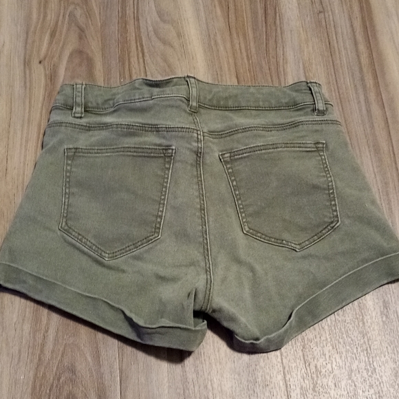 H&M Cargo Green Shorts Size 23 (US) - Picture 2 of 3